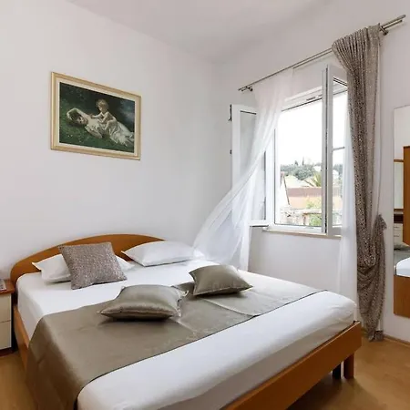 Della Croce Apartamento Sutivan